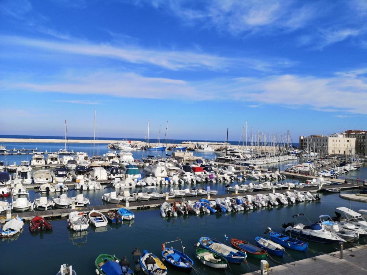 La Torretta Di Gigi - Soggiorno In Torre Medievale Bisceglie Ngoại thất bức ảnh